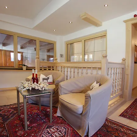 Kleine, Feine Sonnwend ألباخ