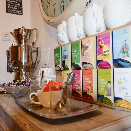 Kleine, Feine Sonnwend ألباخ