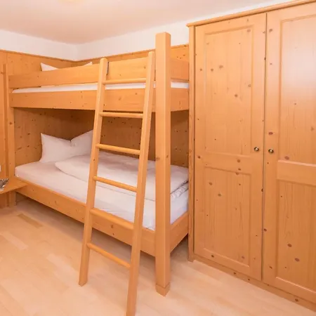 Kleine, Feine Sonnwend ألباخ